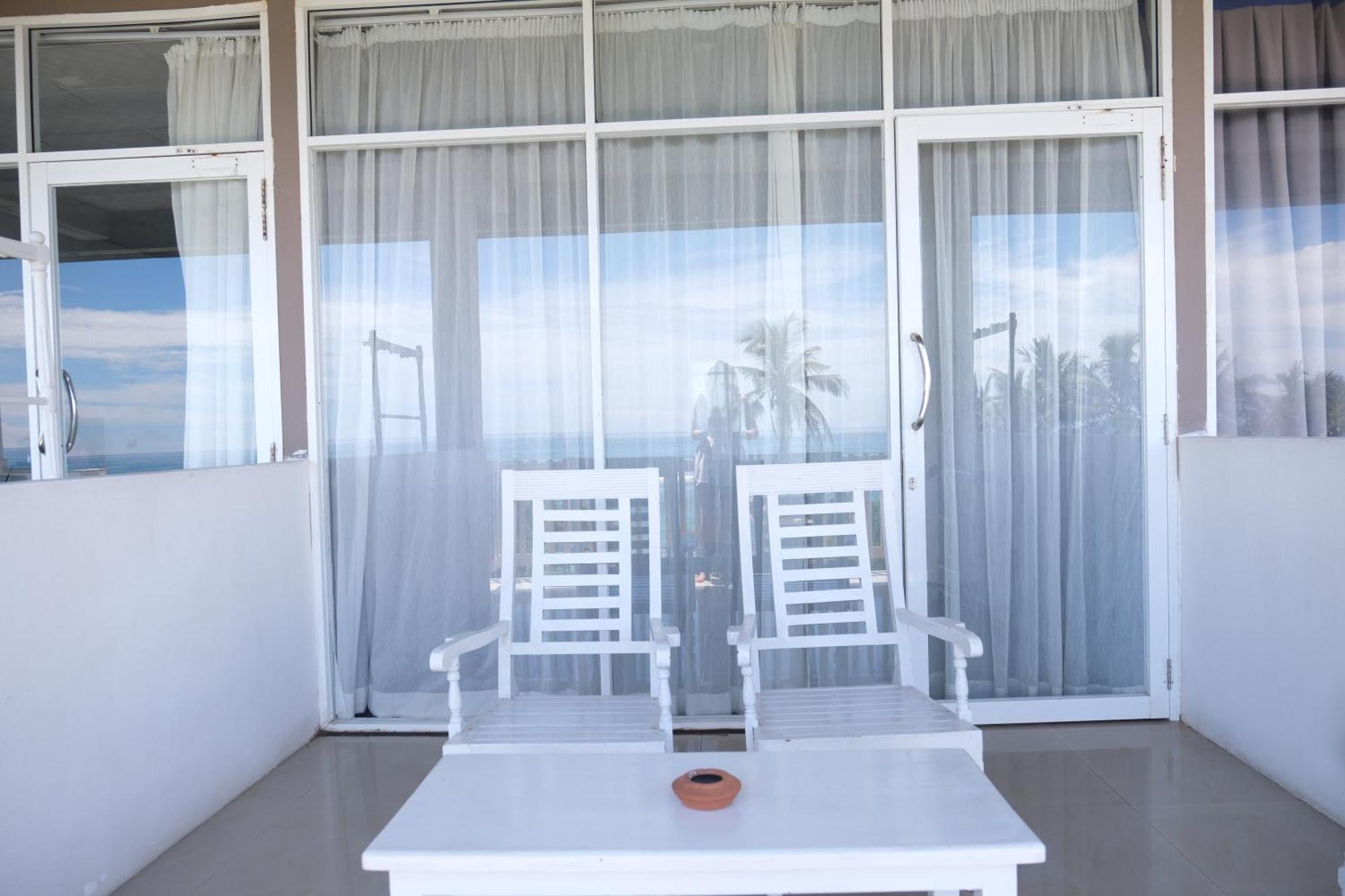 Beachmirissa Hotel Экстерьер фото
