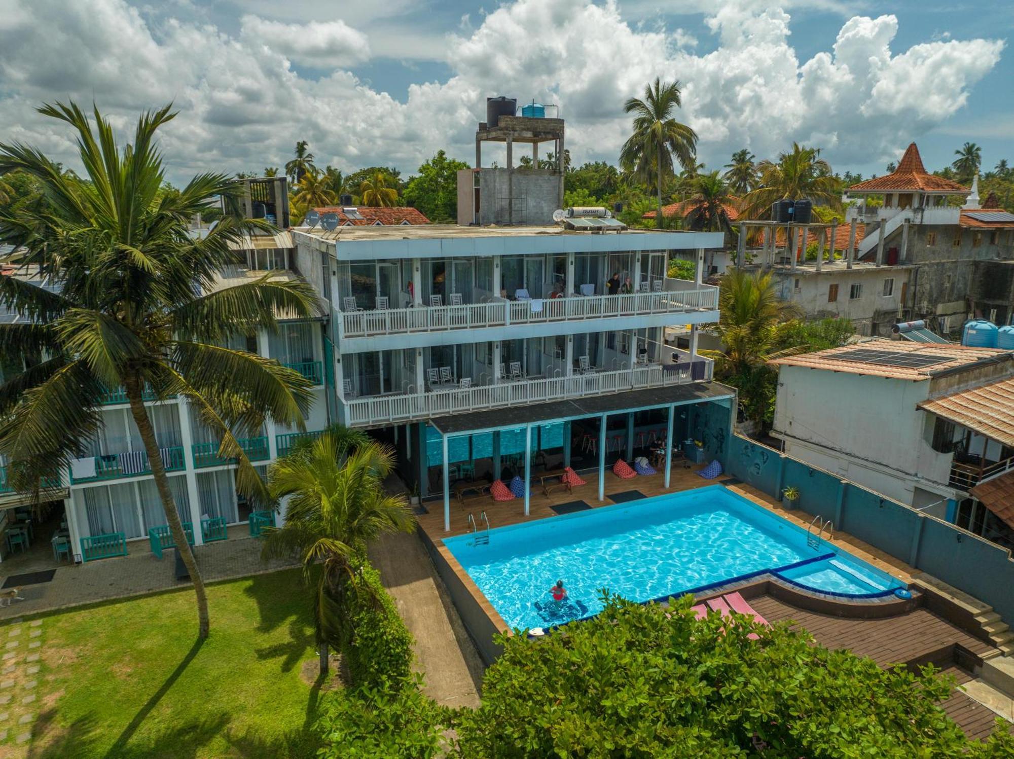 Beachmirissa Hotel Экстерьер фото